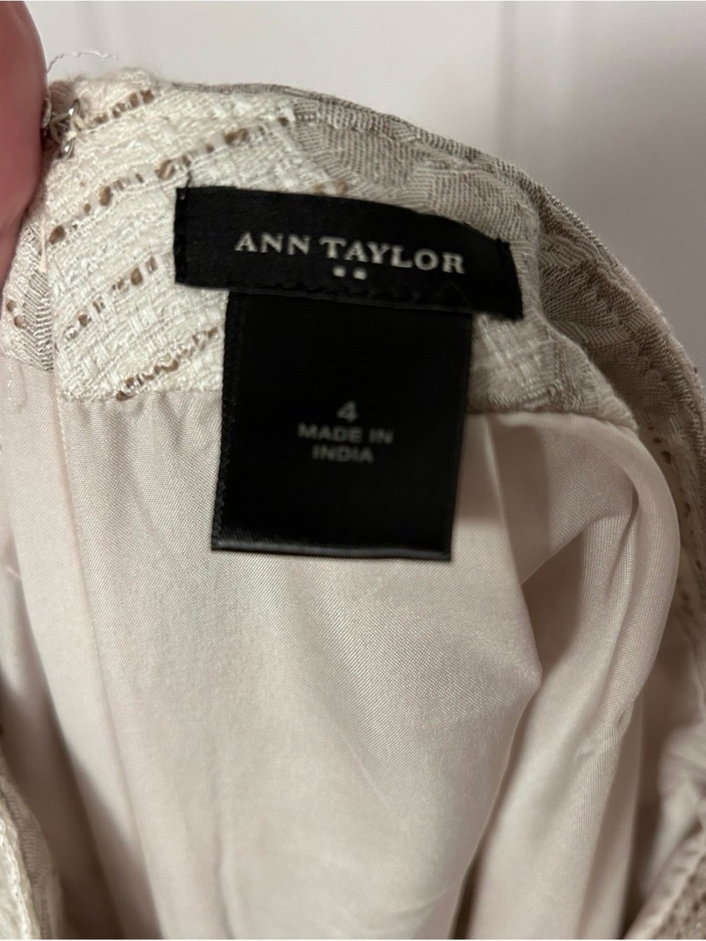 Ann Taylor Sz 4 Floral Embroidered Pencil Skirt - Picture 4 of 4